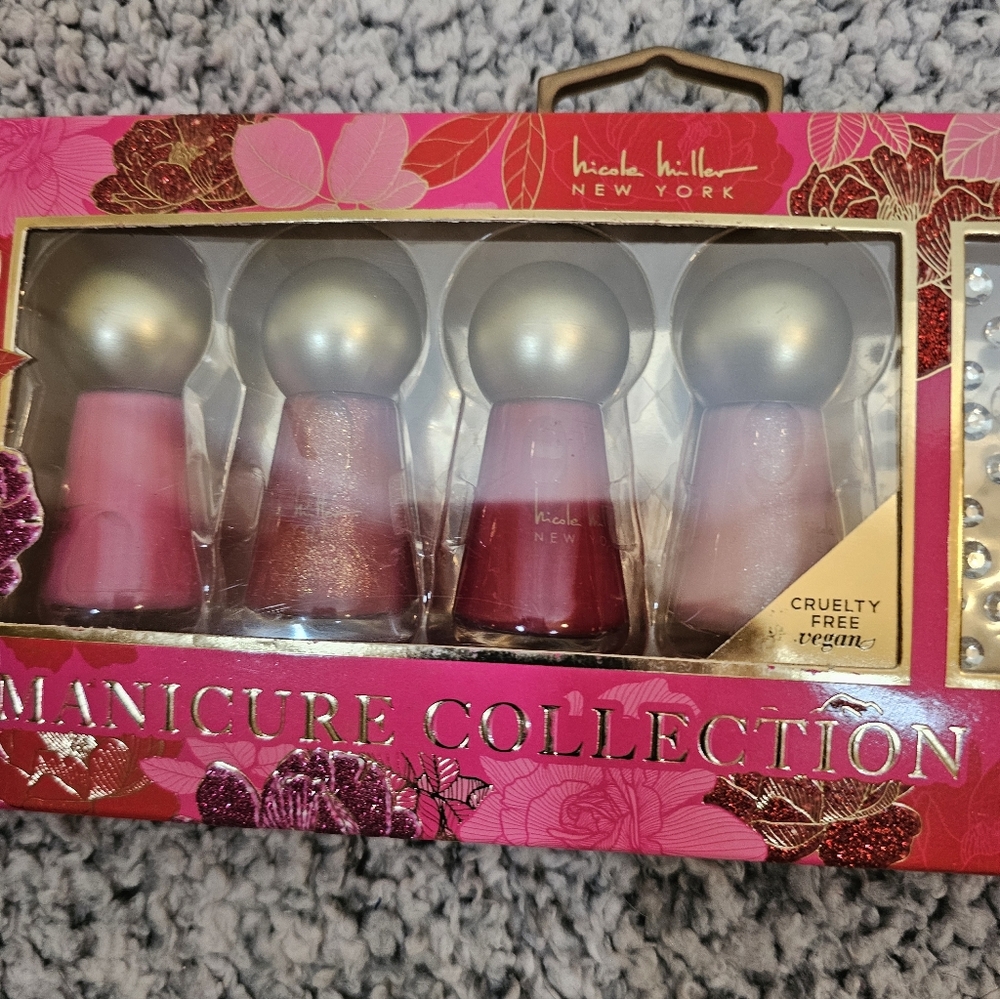 2/$20 Nicole Miller Manicure Set - Picture 4 of 6